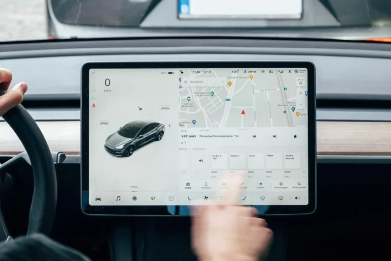 Tesla schrapt gratis Autopilot en dwingt nieuwe kopers naar duur abonnement