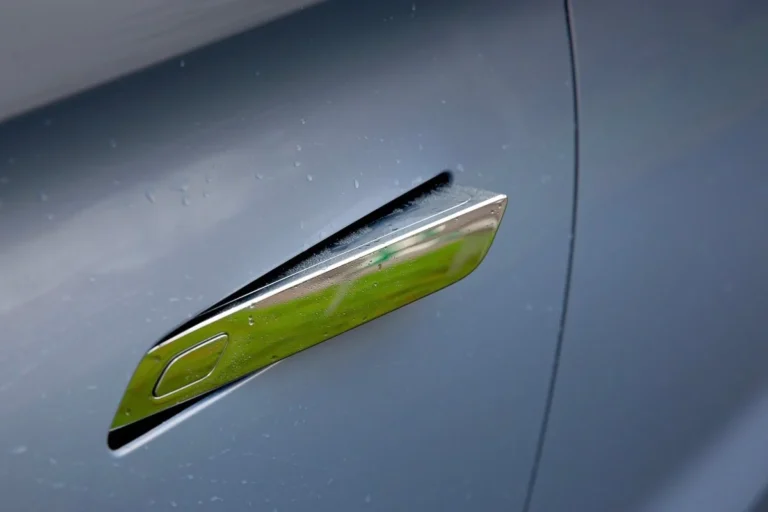 China verbiedt ingewerkte handgrepen op autodeuren